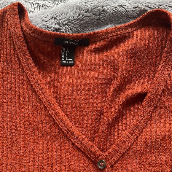 Crop top - Picture 2 of 3